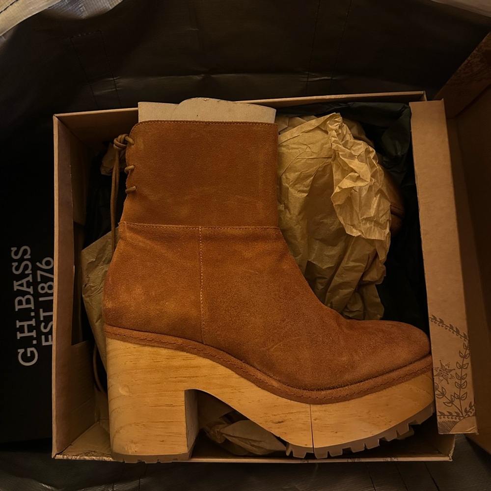 Women's Tan Suede Platform Boots